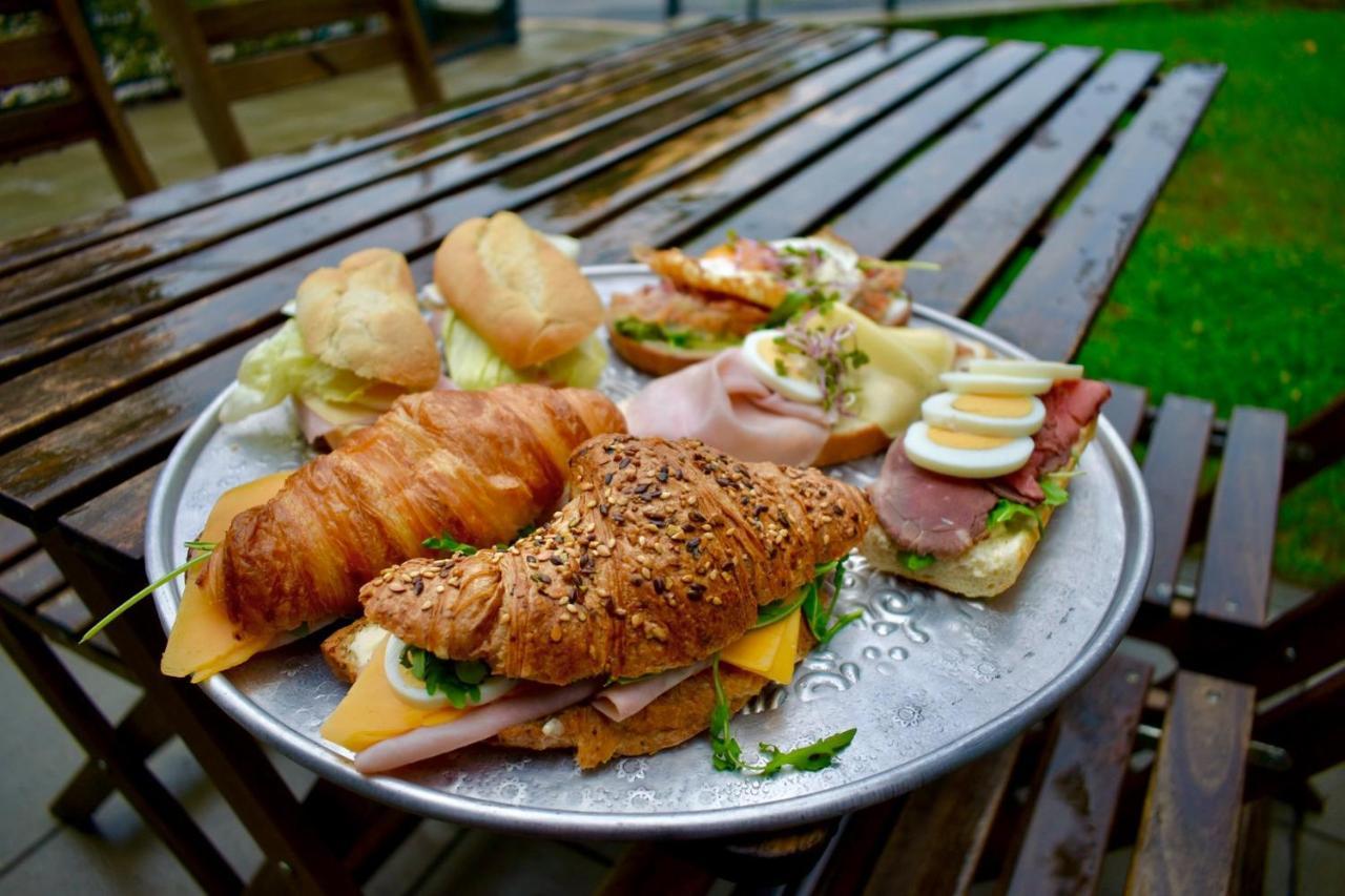 Penzion A Bistro Dilna トレボン エクステリア 写真