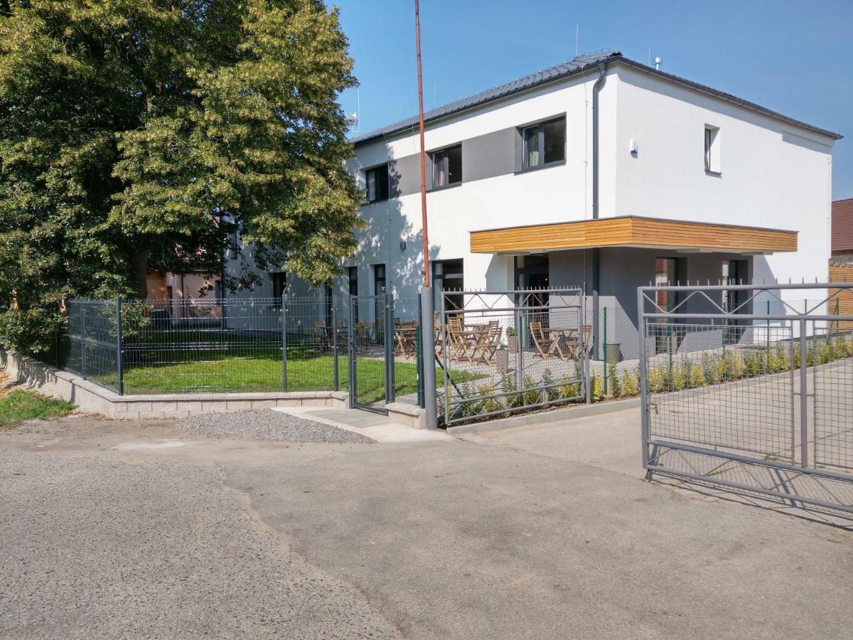 Penzion A Bistro Dilna トレボン エクステリア 写真
