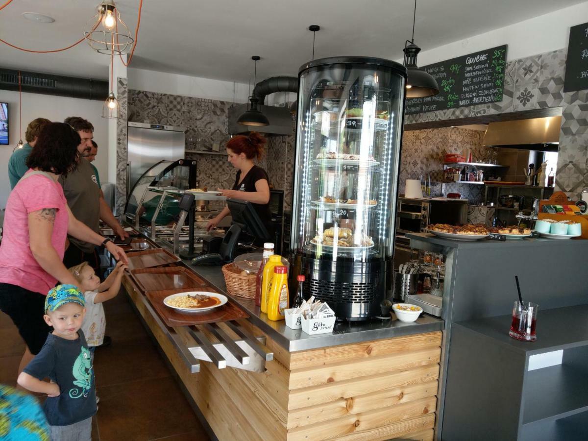Penzion A Bistro Dilna トレボン エクステリア 写真