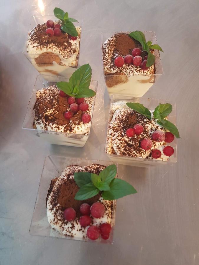 Penzion A Bistro Dilna トレボン エクステリア 写真